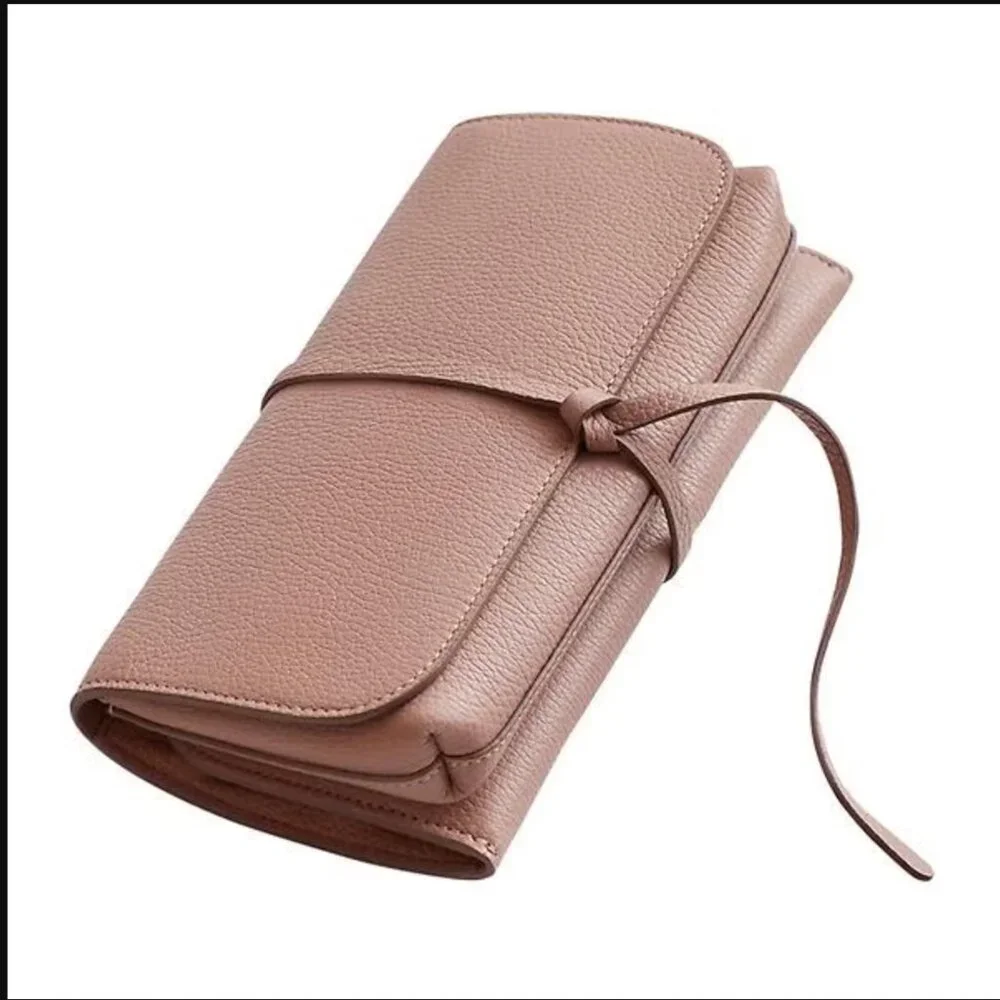 Cuyana 100% leather